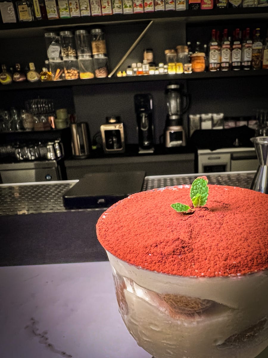 【Coming Home Bar】宜蘭網美酒吧推薦,打造宜蘭最Chill的喝酒聚會新地標,特色調酒如藝術般創作,人氣提拉米蘇限量供應! - 第25張圖