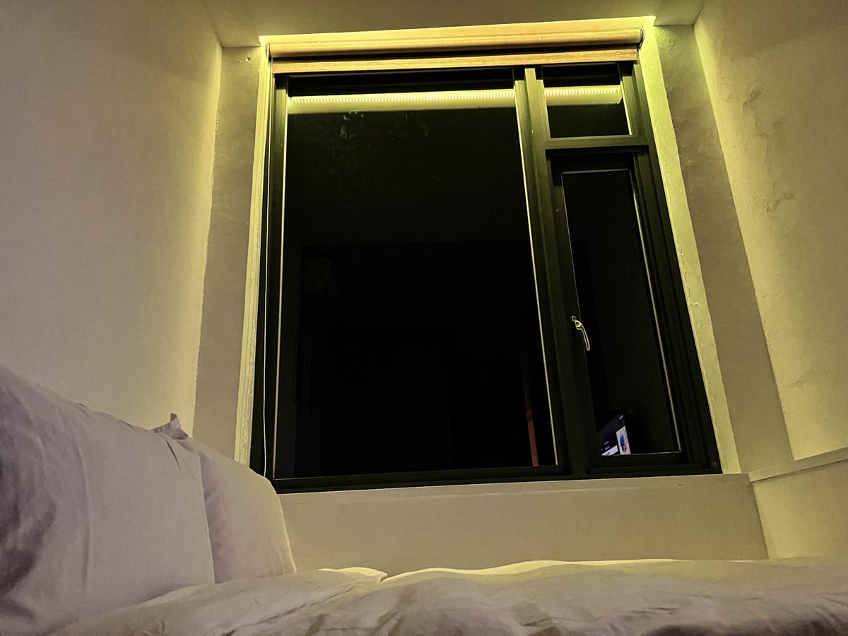 【M Bar House】九份唯一酒吧民宿推薦,在床上欣賞藍天白雲的夢幻奢侈待遇,復古懷舊工地風格的質感裝潢,出門上樓直接到酒吧! - 第24張圖