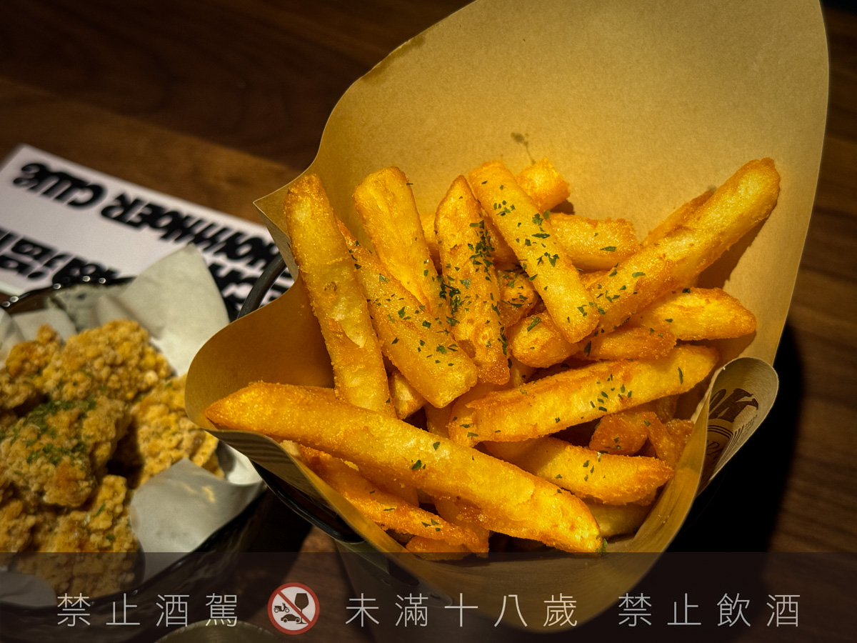 【無心戒酒互助會-同溫層俱樂部】台北西門最熱門餐酒館推薦，特色必點Bucket桶調酒、同溫層特調，西門包場聚會餐廳首選！