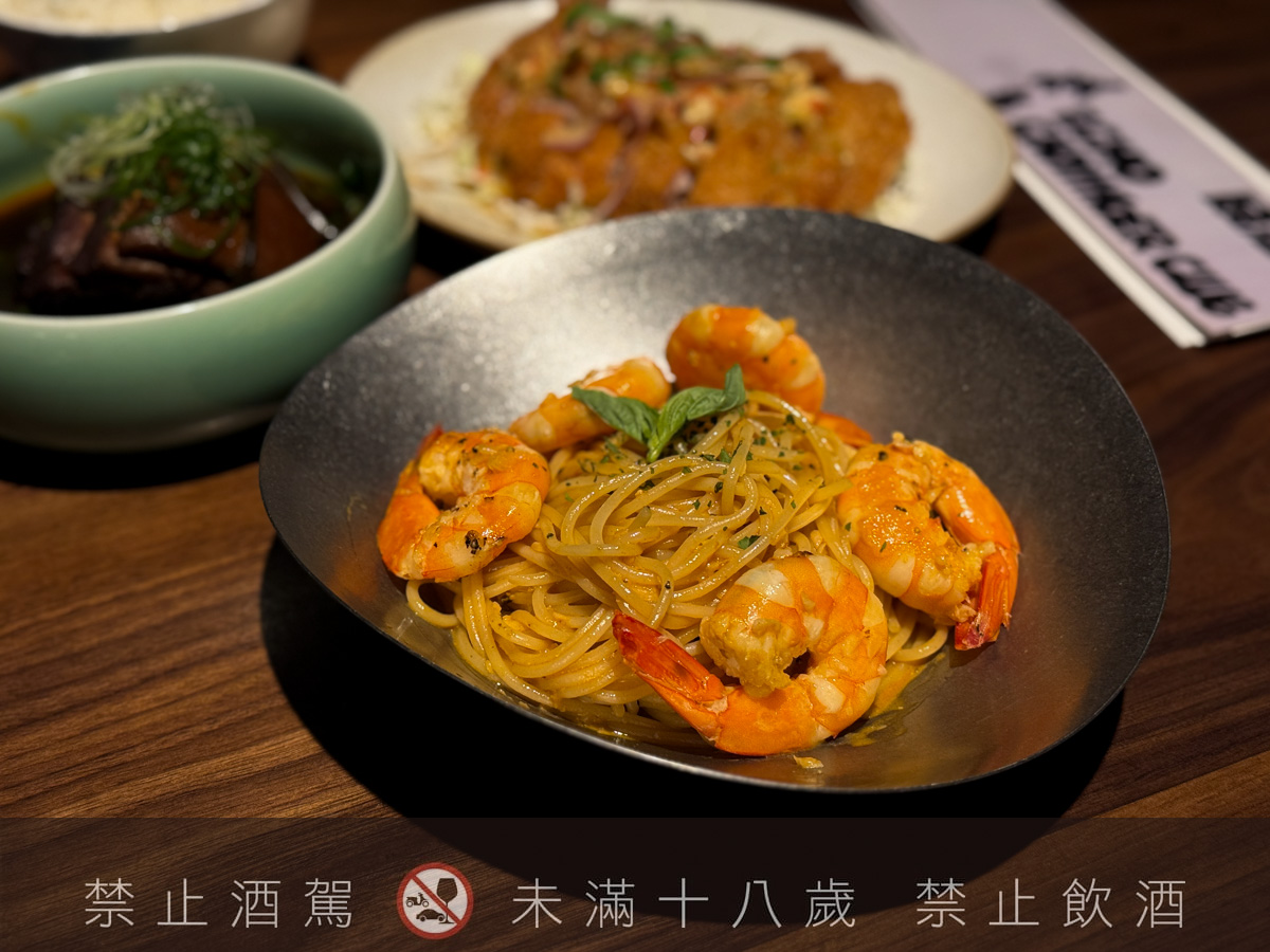 【無心戒酒互助會-同溫層俱樂部】台北西門最熱門餐酒館推薦，特色必點Bucket桶調酒、同溫層特調，西門包場聚會餐廳首選！