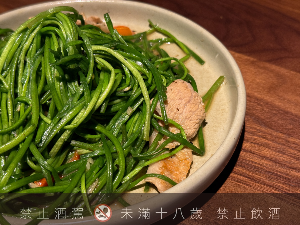 【無心戒酒互助會-同溫層俱樂部】台北西門最熱門餐酒館推薦，特色必點Bucket桶調酒、同溫層特調，西門包場聚會餐廳首選！