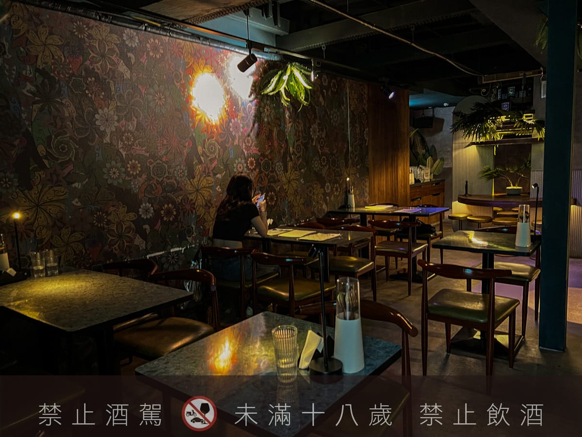 【無心戒酒互助會-同溫層俱樂部】台北西門最熱門餐酒館推薦,特色必點Bucket桶調酒、同溫層特調,西門包場聚會餐廳首選! - 第12張圖