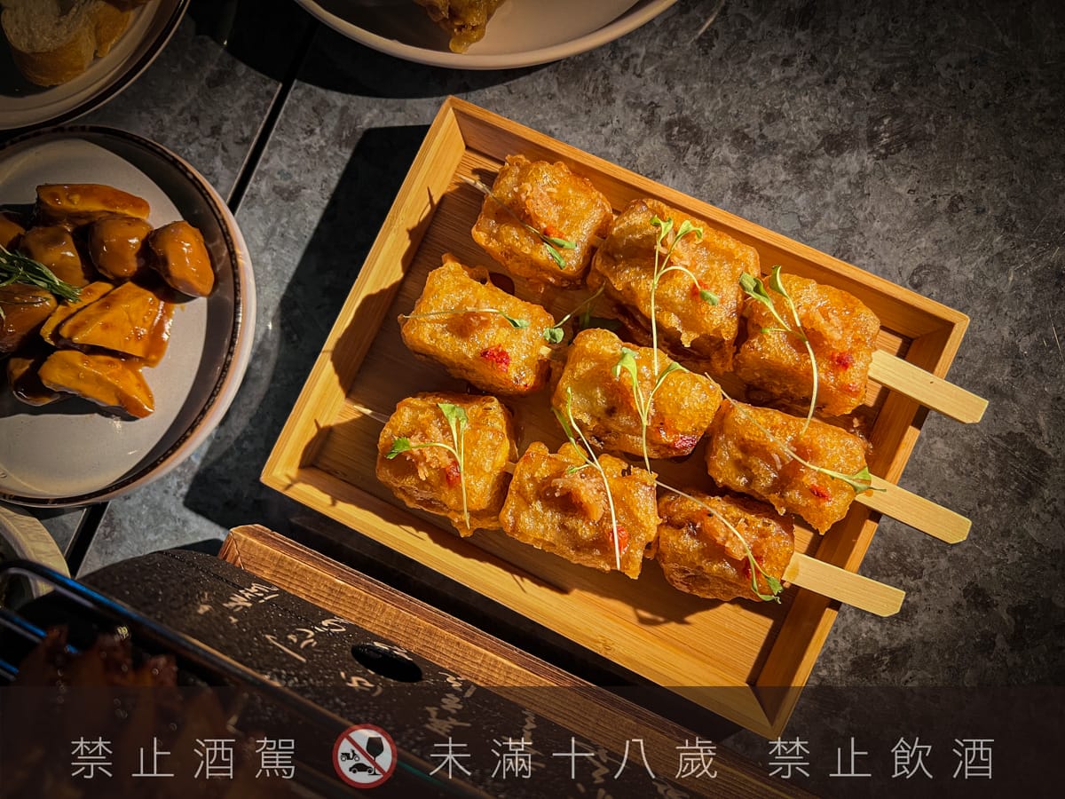 【無心戒酒互助會-同溫層俱樂部】台北西門最熱門餐酒館推薦,特色必點Bucket桶調酒、同溫層特調,西門包場聚會餐廳首選! - 第49張圖