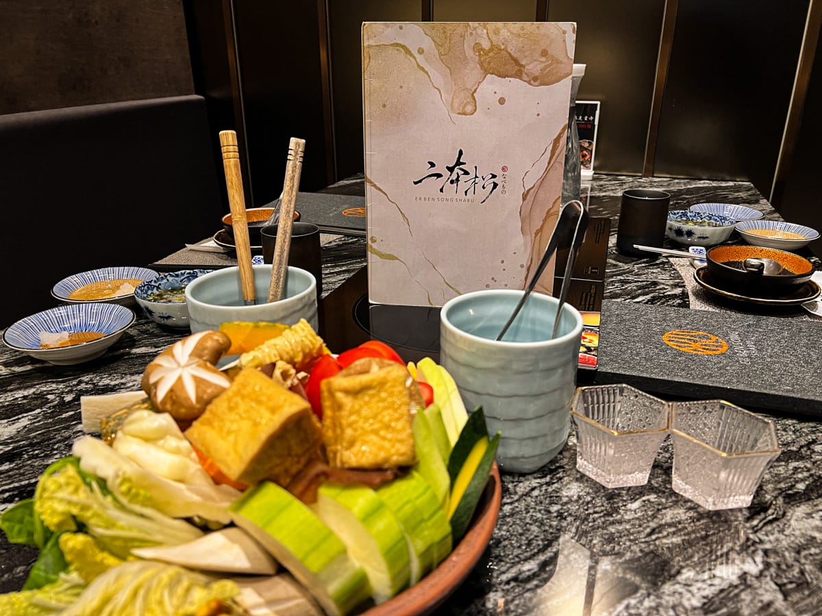 【二本松涮涮屋】台北大安頂級火鍋美食推薦,專人桌邊服務的美味饗宴,傳承日本二本松頂級天然火鍋首選! - 第11張圖