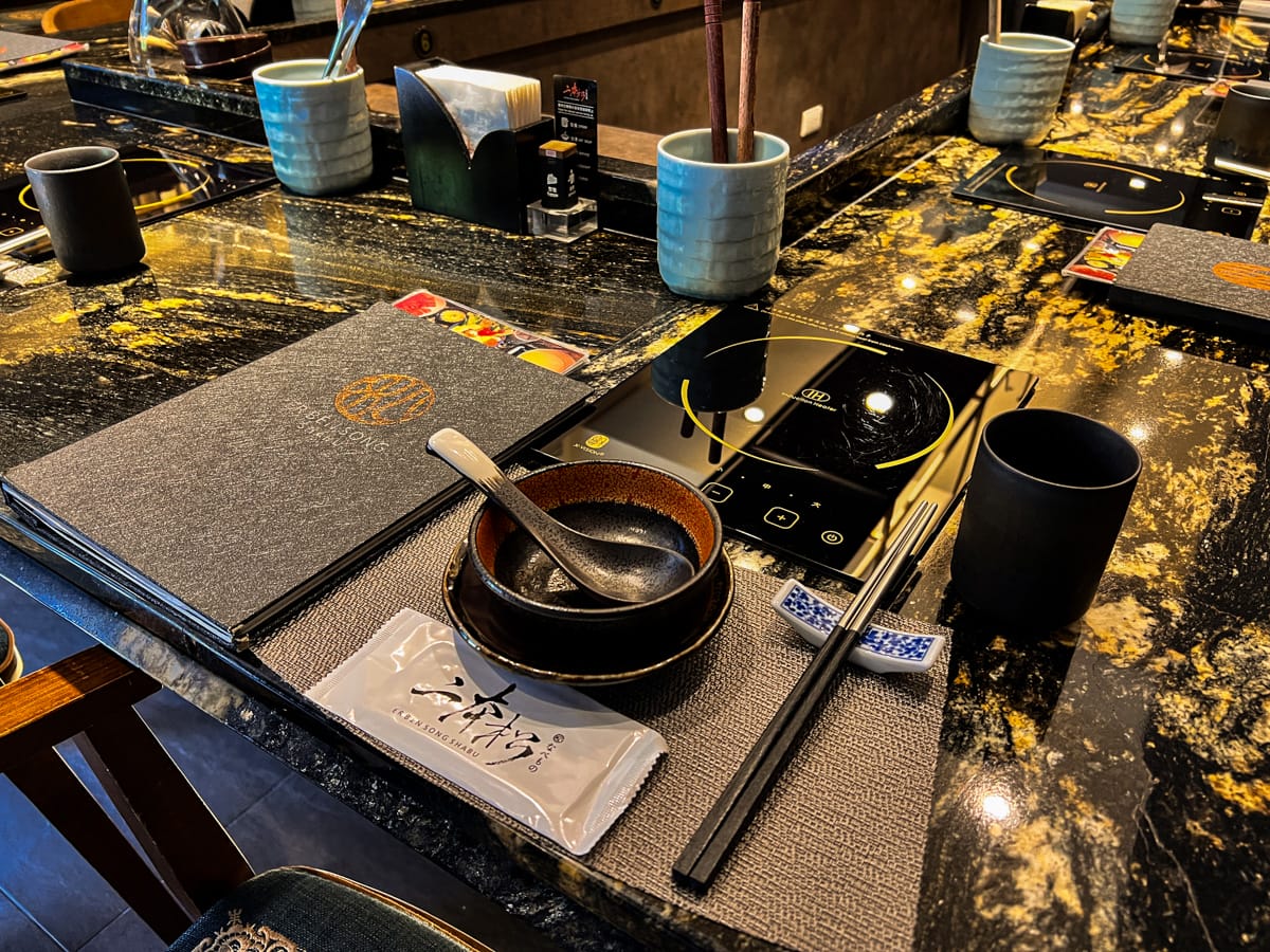 【二本松涮涮屋】台北大安頂級火鍋美食推薦,專人桌邊服務的美味饗宴,傳承日本二本松頂級天然火鍋首選! - 第9張圖