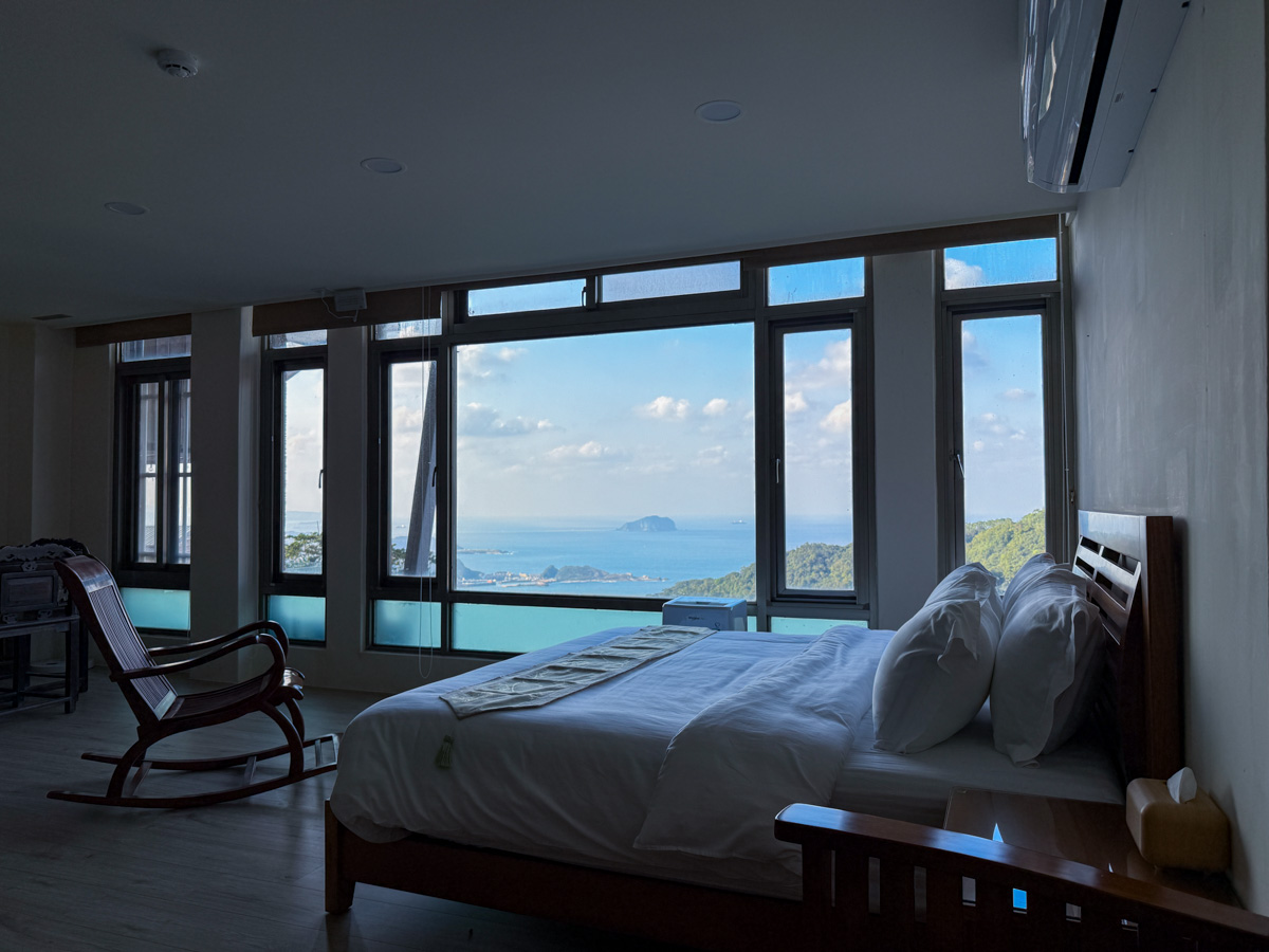 【隱山居】九份最美海景包棟民宿推薦，2~10人入住獨享3層樓山海美景，最神秘的九份網美打卡民宿！