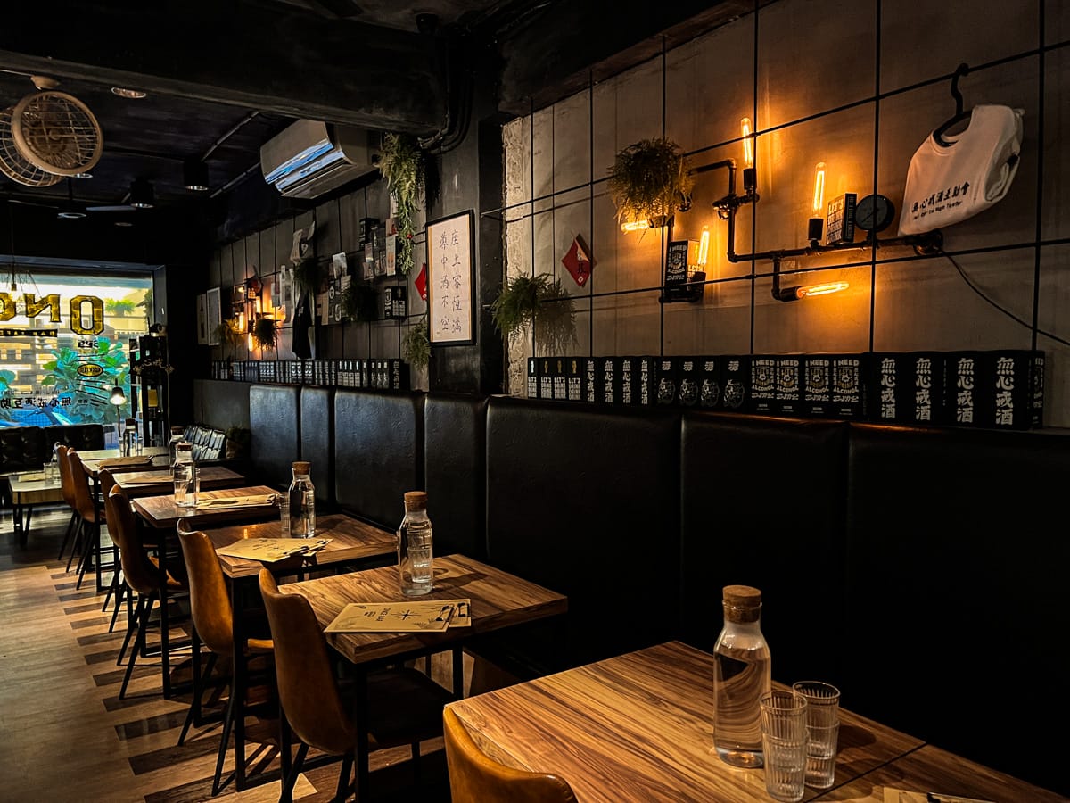 【ONCE Cafe&Bar 無心戒酒互助會-西寧分會】台北西門特色酒吧推薦,絕美獨家琴酒特調,白天喝咖啡晚上喝酒!兩百多種琴酒任君挑選! - 第9張圖
