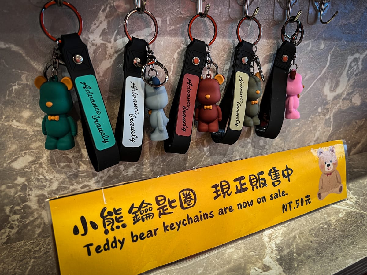 【九份山宿】九份膠囊民宿推薦,背包客最愛的質感設計膠囊房間,24小時開放的交誼廳,乾淨共用衛浴與多元設備服務 - 第39張圖