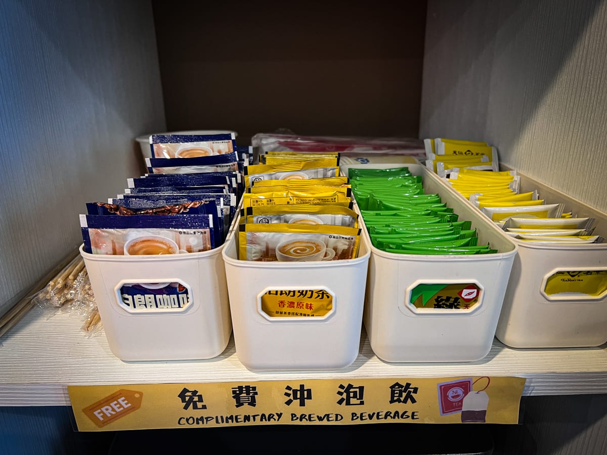 【九份山宿】九份膠囊民宿推薦,背包客最愛的質感設計膠囊房間,24小時開放的交誼廳,乾淨共用衛浴與多元設備服務 - 第38張圖
