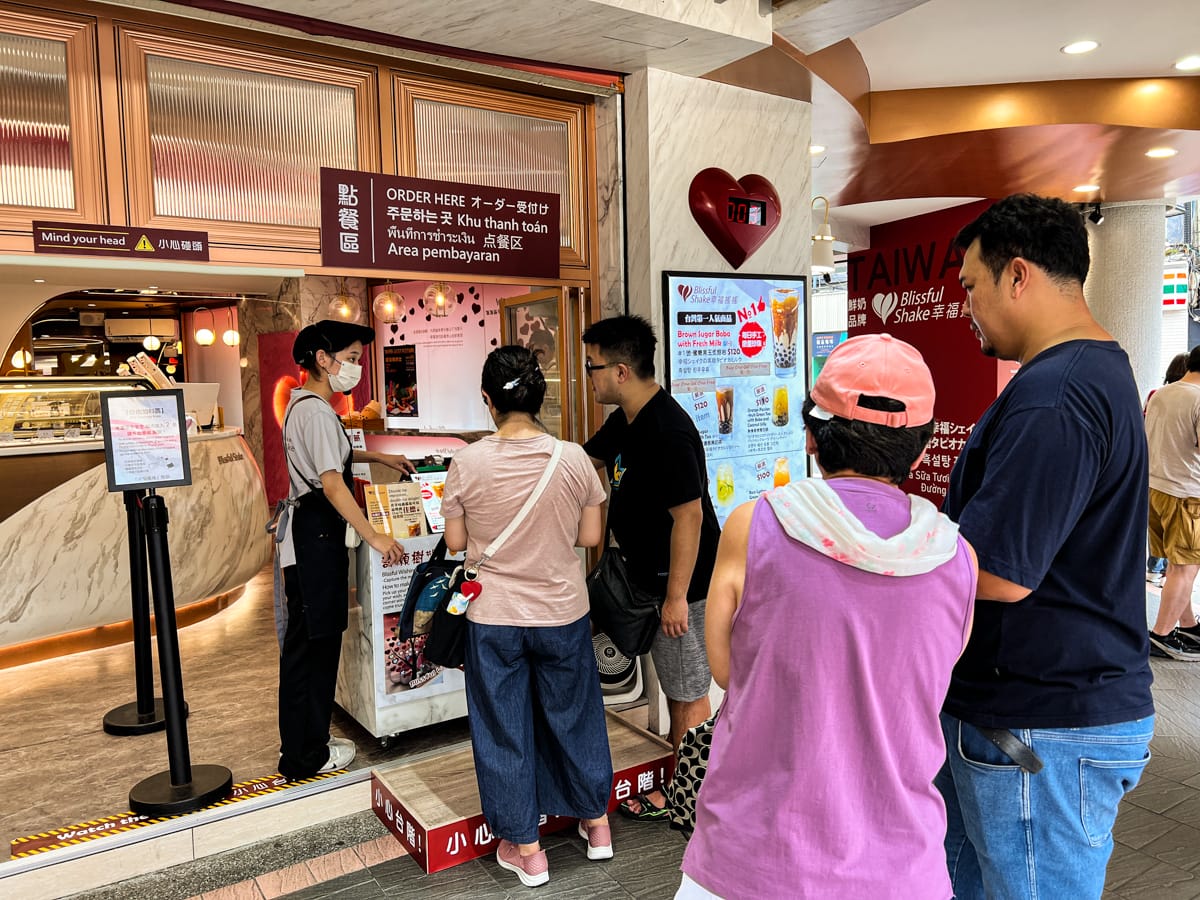 【幸福搖搖】西門町必喝的人氣珍珠奶茶!全台首創飲料自助加料!台灣旅遊首選排隊珍珠奶茶網紅名店 - 第5張圖