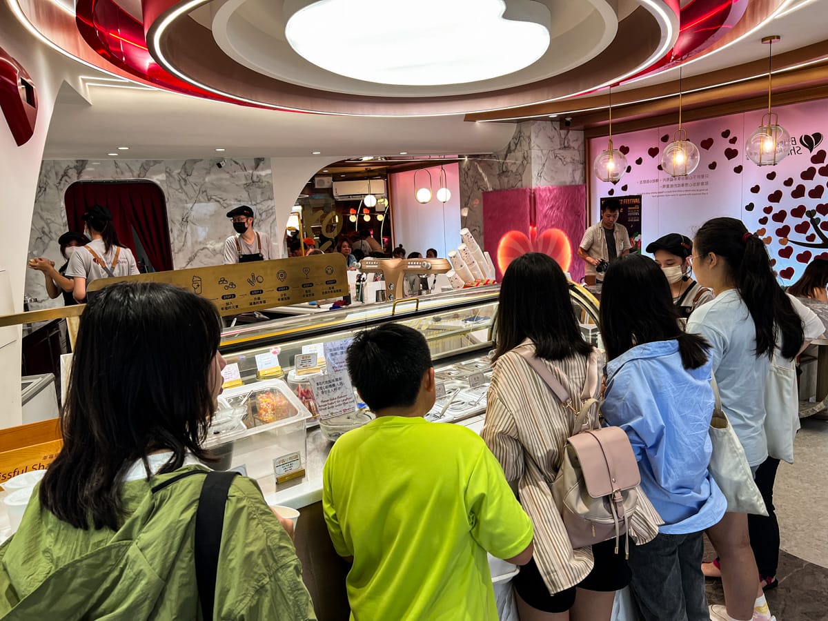 【幸福搖搖】西門町必喝的人氣珍珠奶茶!全台首創飲料自助加料!台灣旅遊首選排隊珍珠奶茶網紅名店 - 第6張圖