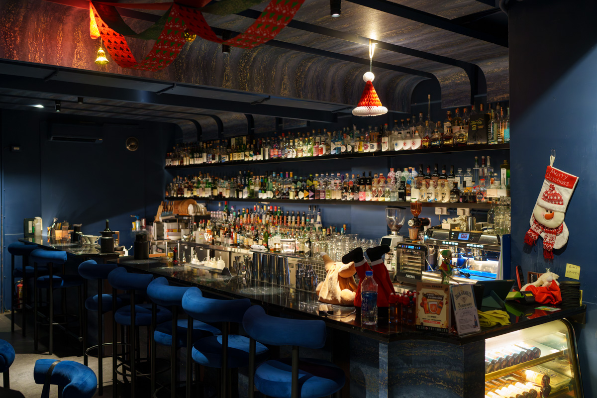 【ONCE Cafe&Bar 無心戒酒互助會-西寧分會】台北西門特色酒吧推薦，絕美獨家琴酒特調，白天喝咖啡晚上喝酒！感受晝夜流轉全新調酒！