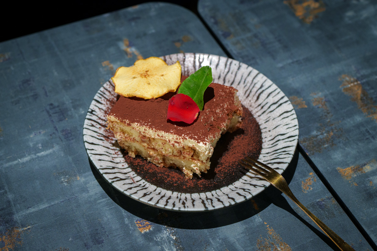 【ONCE Cafe&Bar 無心戒酒互助會-西寧分會】台北西門特色酒吧推薦，絕美獨家琴酒特調，白天喝咖啡晚上喝酒！感受晝夜流轉全新調酒！