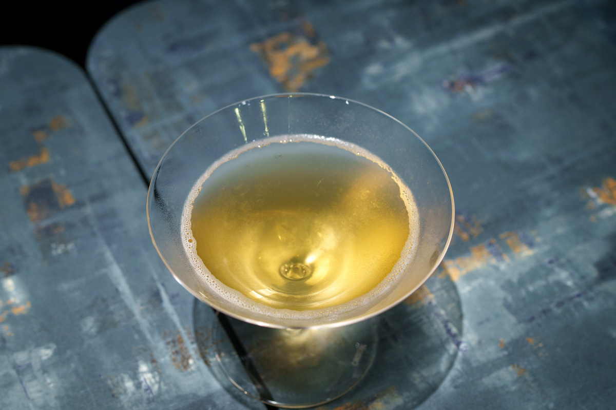 【ONCE Cafe&Bar 無心戒酒互助會-西寧分會】台北西門特色酒吧推薦，絕美獨家琴酒特調，白天喝咖啡晚上喝酒！感受晝夜流轉全新調酒！