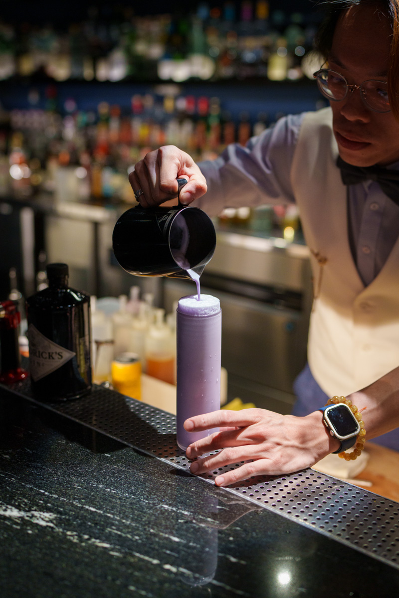 【ONCE Cafe&Bar 無心戒酒互助會-西寧分會】台北西門特色酒吧推薦，絕美獨家琴酒特調，白天喝咖啡晚上喝酒！感受晝夜流轉全新調酒！