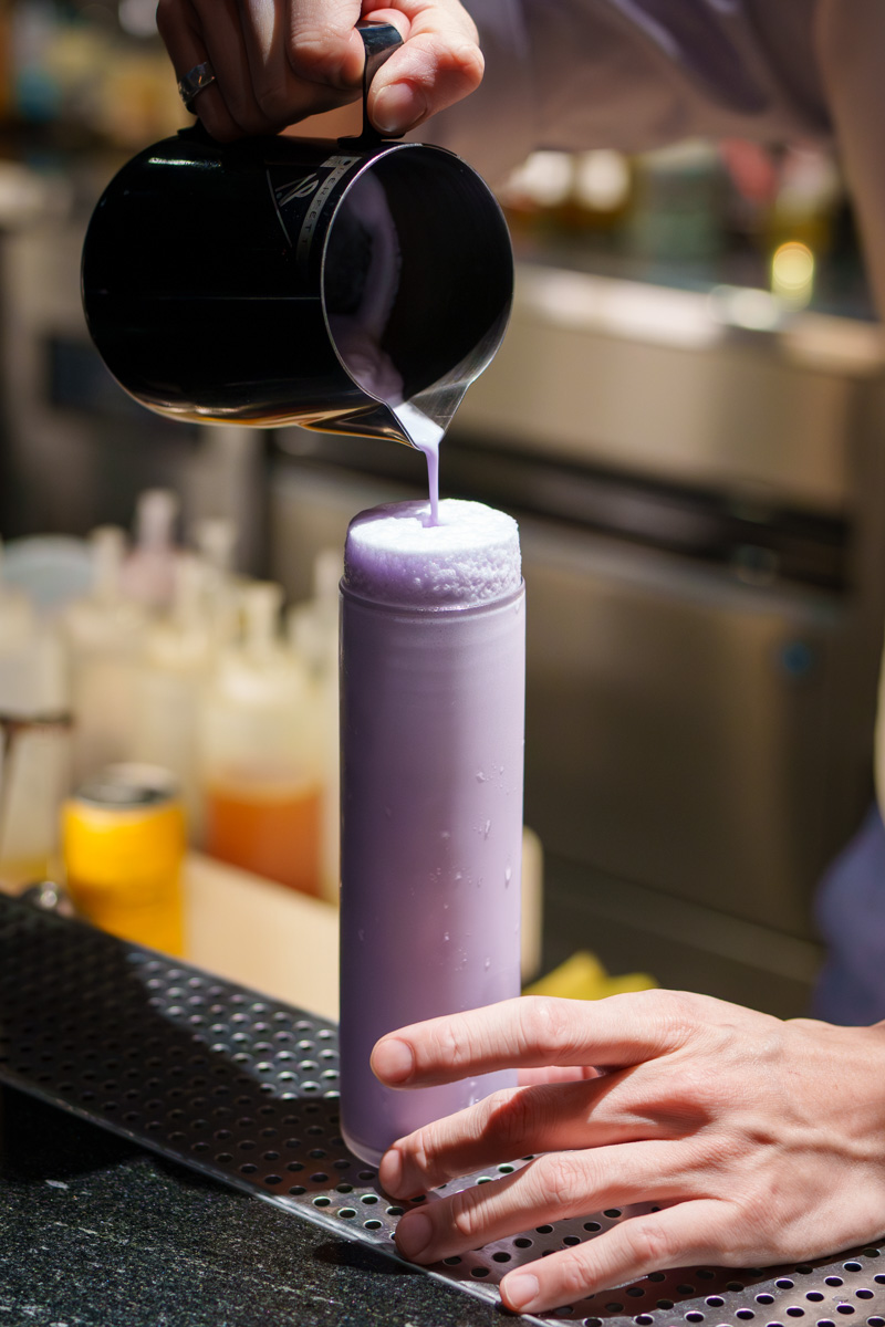 【ONCE Cafe&Bar 無心戒酒互助會-西寧分會】台北西門特色酒吧推薦，絕美獨家琴酒特調，白天喝咖啡晚上喝酒！感受晝夜流轉全新調酒！