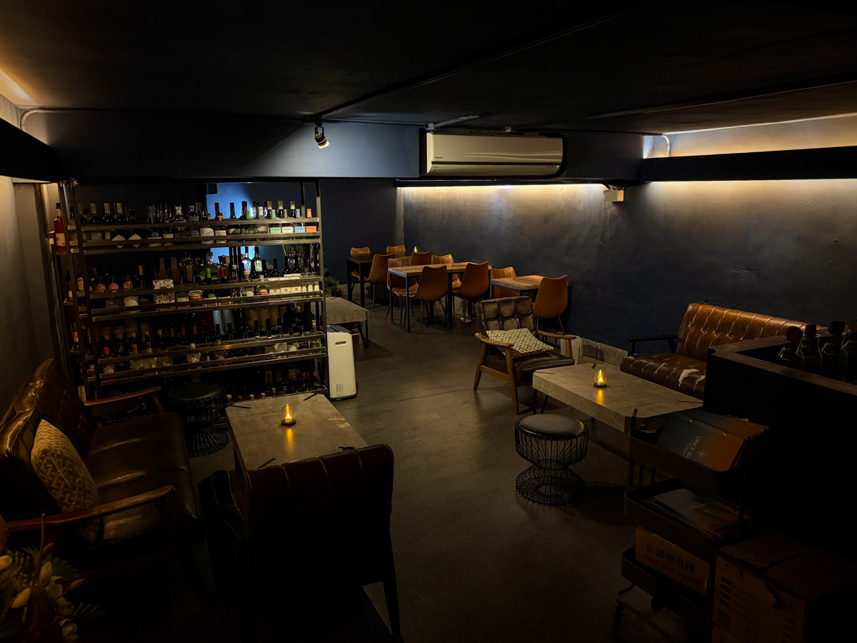 【ONCE Cafe&Bar 無心戒酒互助會-西寧分會】台北西門特色酒吧推薦，絕美獨家琴酒特調，白天喝咖啡晚上喝酒！感受晝夜流轉全新調酒！