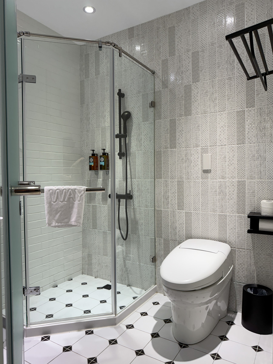 【樂微行旅】台中南區平價商旅住宿推薦,平日1500元起,7大質感設計主題房型,1分鐘步行到忠孝夜市! - 第23張圖