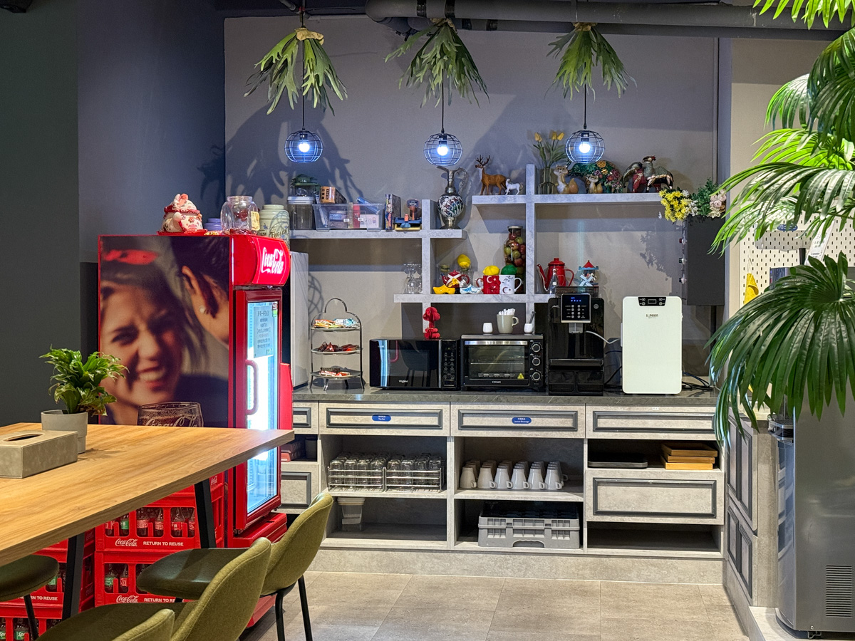 【樂微行旅】台中南區平價商旅住宿推薦,平日1500元起,7大質感設計主題房型,1分鐘步行到忠孝夜市! - 第37張圖