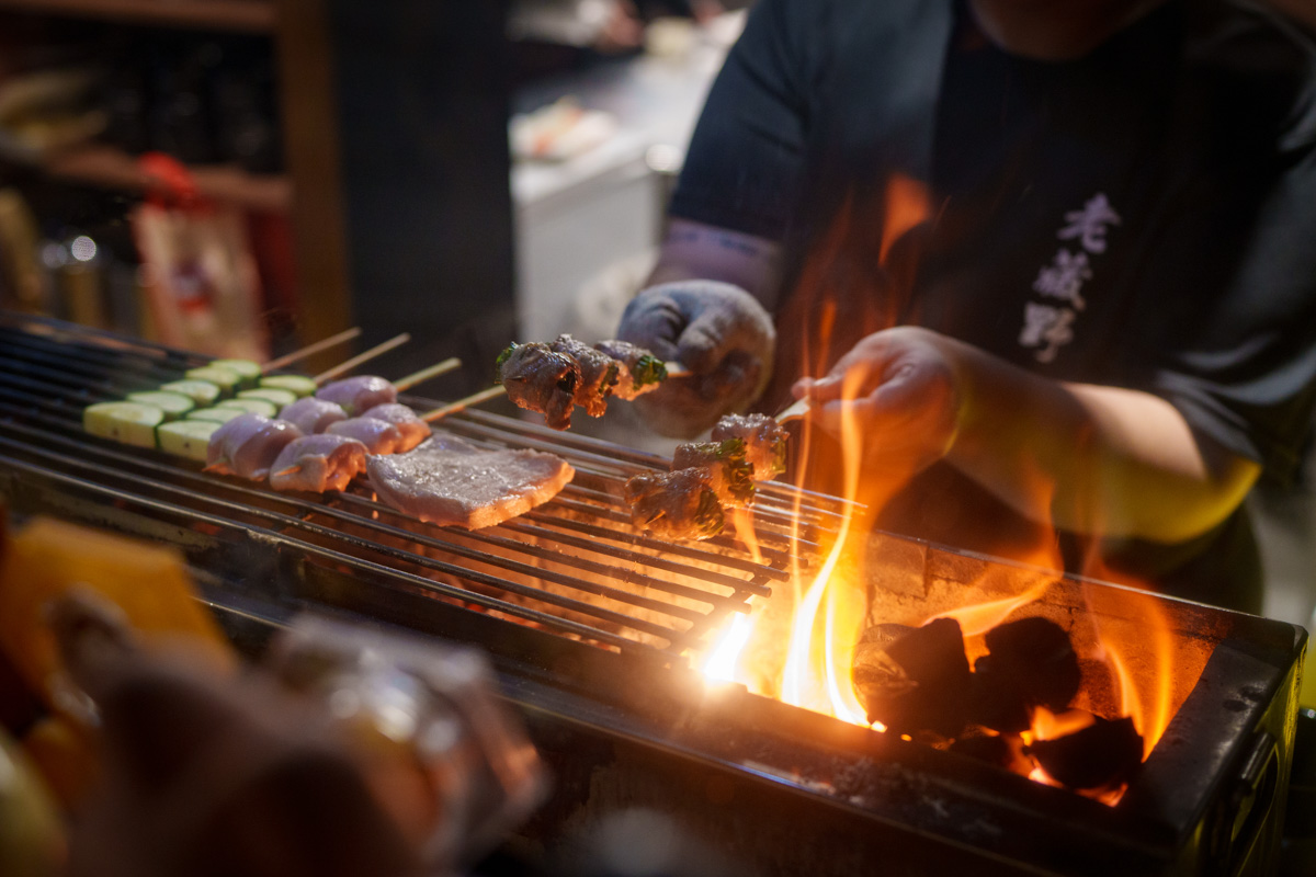 【老藏野炭火居酒屋】板橋江子翠居酒屋美食餐廳推薦，大啖職人料理，當月壽星整桌用餐95折再送秋刀魚！