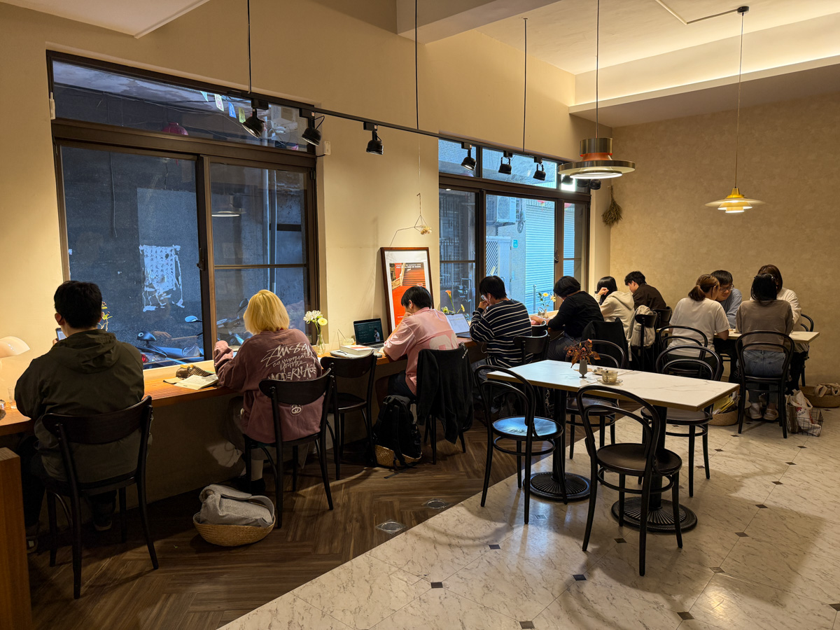 【自己的房間】台南新美街咖啡廳推薦，精緻手沖咖啡，特色必吃手作甜點，續杯飲品半價！