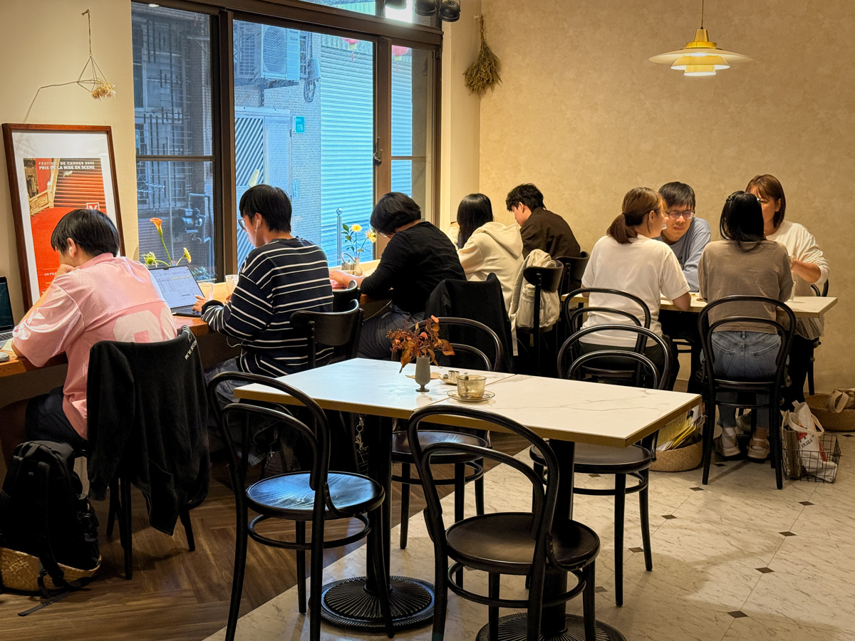 【自己的房間】台南新美街咖啡廳推薦，精緻手沖咖啡，特色必吃手作甜點，續杯飲品半價！