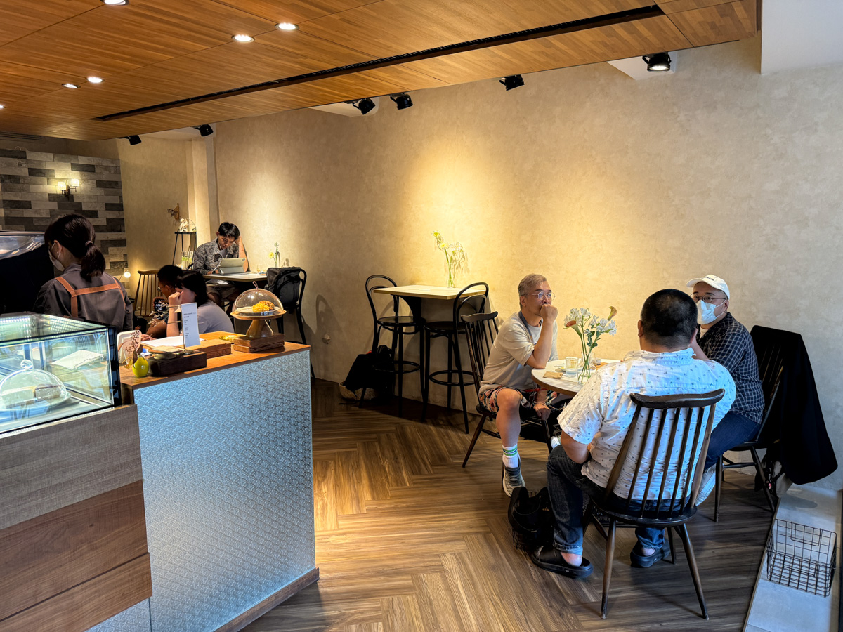 【自己的房間】台南新美街咖啡廳推薦，精緻手沖咖啡，特色必吃手作甜點，續杯飲品半價！