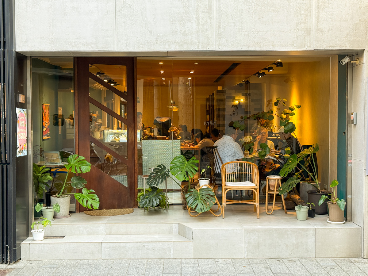 【自己的房間】台南新美街咖啡廳推薦，精緻手沖咖啡，特色必吃手作甜點，續杯飲品半價！