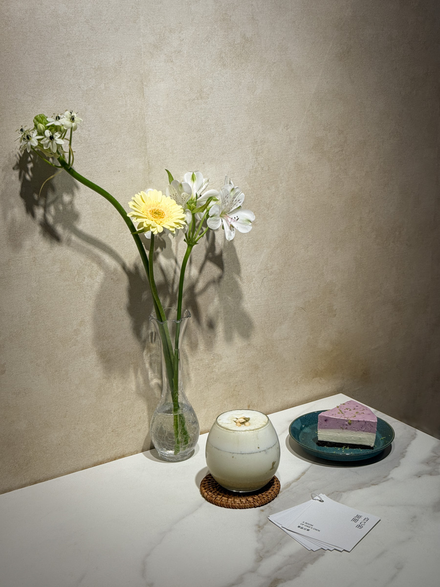 【自己的房間】台南新美街咖啡廳推薦，精緻手沖咖啡，特色必吃手作甜點，續杯飲品半價！