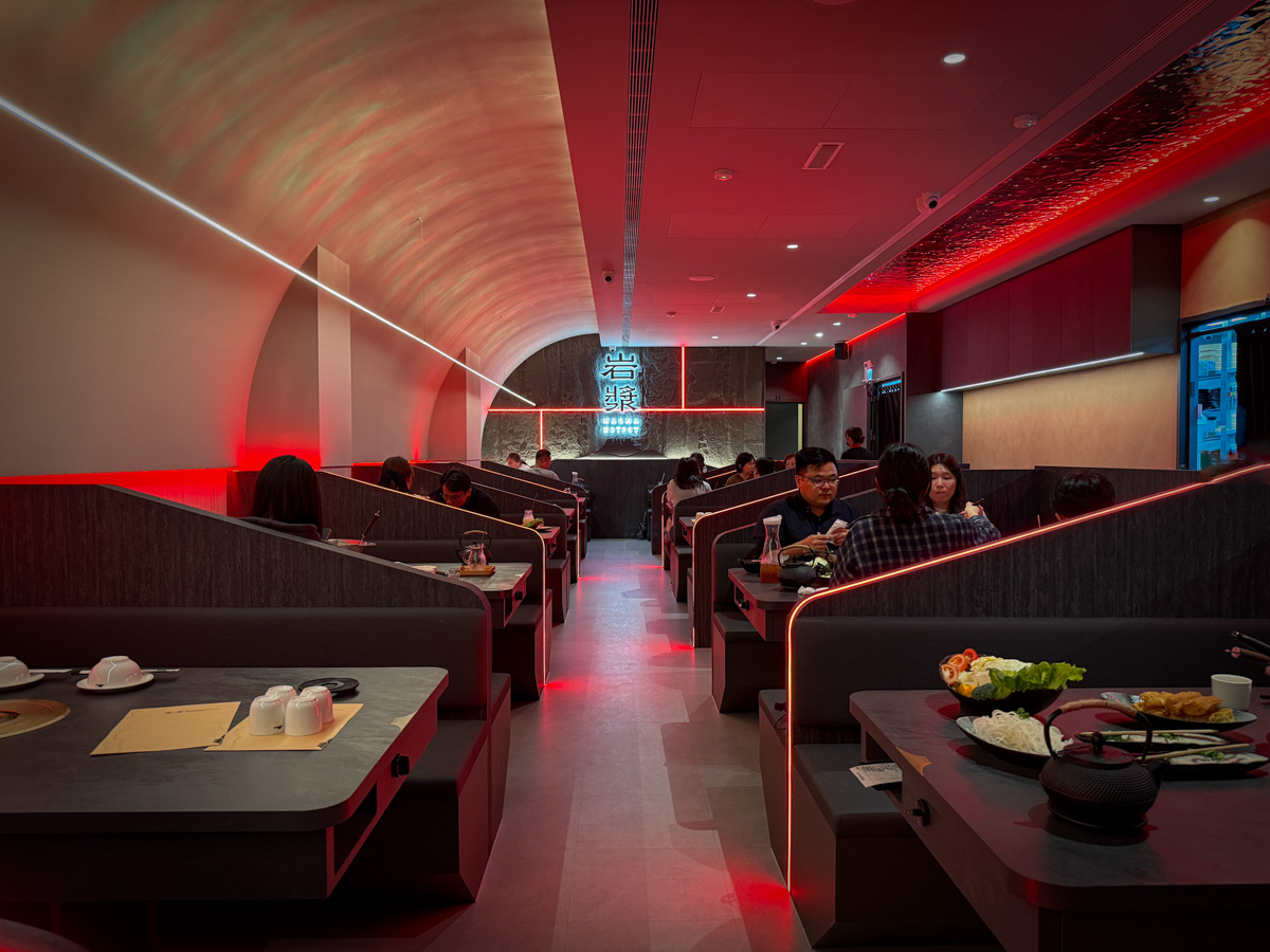 【岩漿火鍋 桃園中正店】桃園必吃火鍋推薦,鍋底鴨血豆腐無限續加!5大獨門湯底,獨家漢方藥材熬製 - 第3張圖 【岩漿火鍋 桃園中正店】桃園必吃火鍋推薦,鍋底鴨血豆腐無限續加!5大獨門湯底,獨家漢方藥材熬製