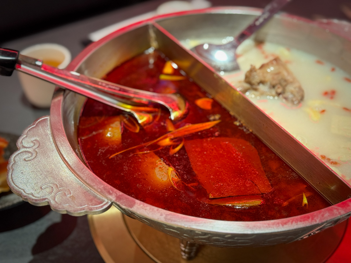 【岩漿火鍋 桃園中正店】桃園必吃火鍋推薦,鍋底鴨血豆腐無限續加!5大獨門湯底,獨家漢方藥材熬製 - 第23張圖 【岩漿火鍋 桃園中正店】桃園必吃火鍋推薦,鍋底鴨血豆腐無限續加!5大獨門湯底,獨家漢方藥材熬製