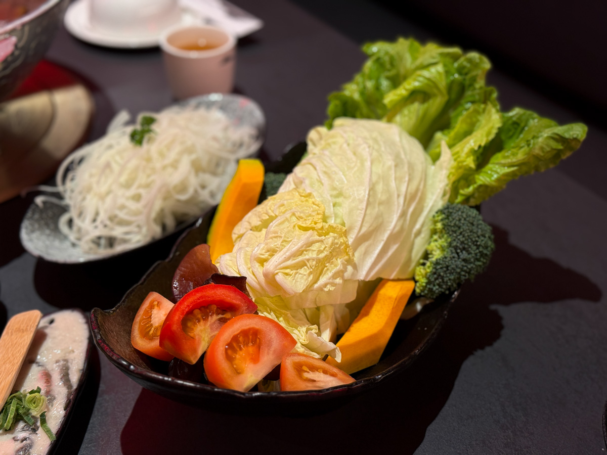 【岩漿火鍋 桃園中正店】桃園必吃火鍋推薦,鍋底鴨血豆腐無限續加!5大獨門湯底,獨家漢方藥材熬製 - 第53張圖 【岩漿火鍋 桃園中正店】桃園必吃火鍋推薦,鍋底鴨血豆腐無限續加!5大獨門湯底,獨家漢方藥材熬製