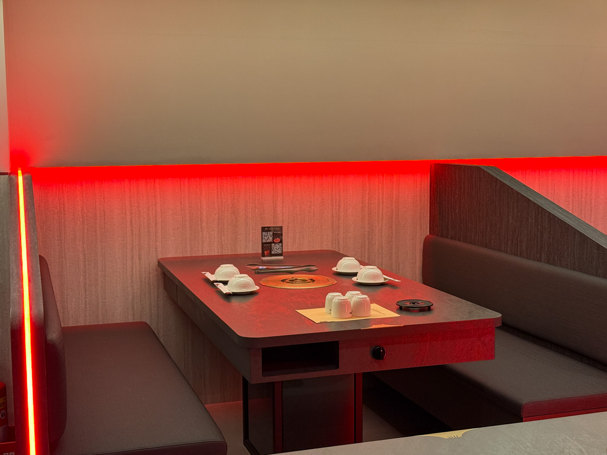 【岩漿火鍋 桃園中正店】桃園必吃火鍋推薦,鍋底鴨血豆腐無限續加!5大獨門湯底,獨家漢方藥材熬製 - 第8張圖 【岩漿火鍋 桃園中正店】桃園必吃火鍋推薦,鍋底鴨血豆腐無限續加!5大獨門湯底,獨家漢方藥材熬製