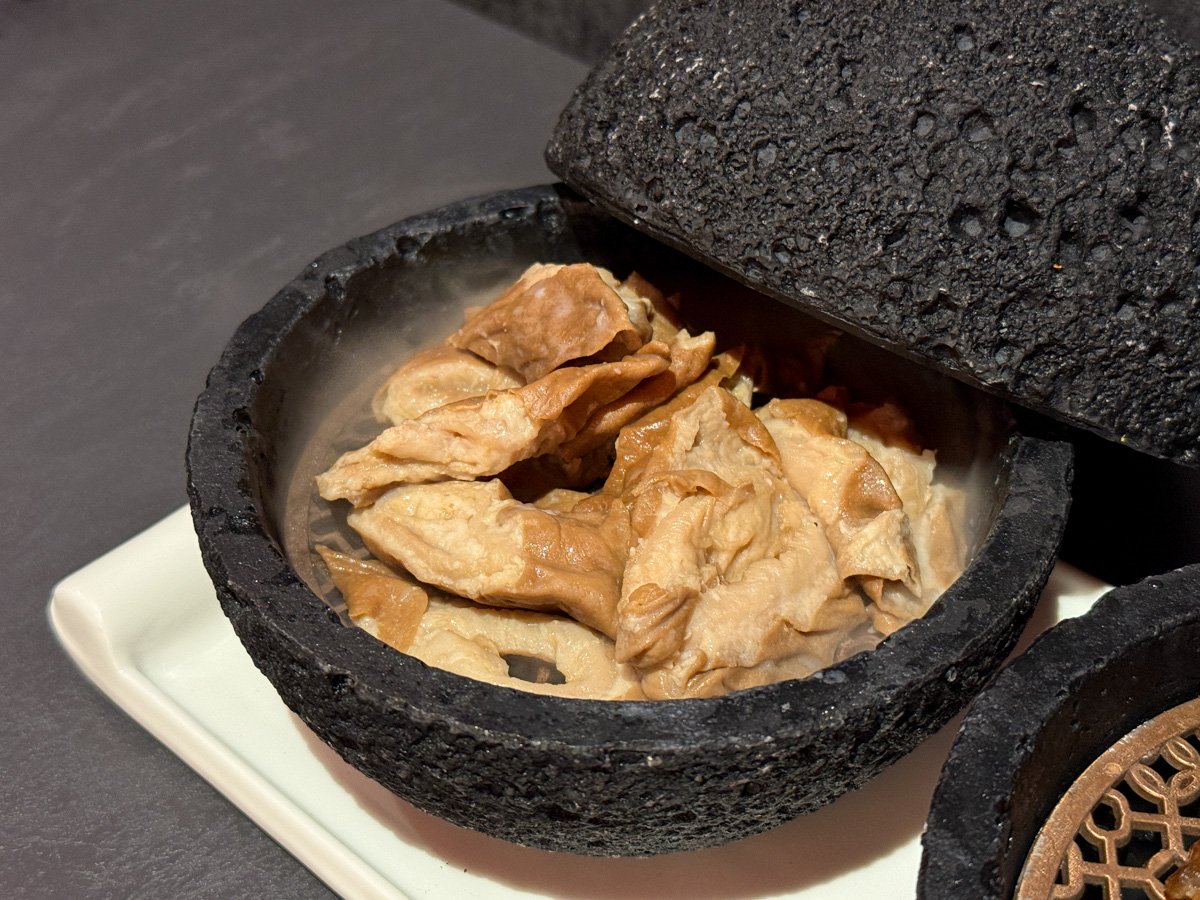 【岩漿火鍋 桃園中正店】桃園必吃火鍋推薦,鍋底鴨血豆腐無限續加!5大獨門湯底,獨家漢方藥材熬製 - 第45張圖 【岩漿火鍋 桃園中正店】桃園必吃火鍋推薦,鍋底鴨血豆腐無限續加!5大獨門湯底,獨家漢方藥材熬製