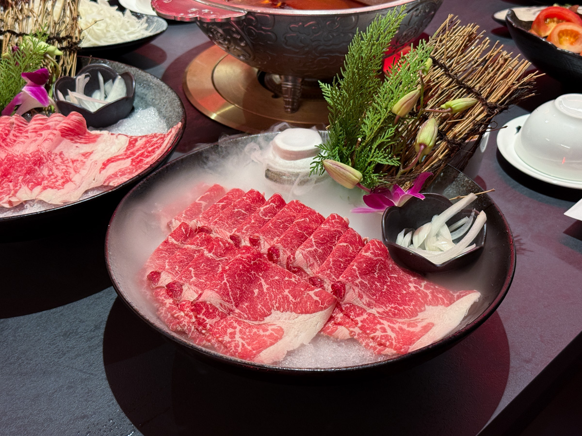 【岩漿火鍋 桃園中正店】桃園必吃火鍋推薦,鍋底鴨血豆腐無限續加!5大獨門湯底,獨家漢方藥材熬製 - 第32張圖 【岩漿火鍋 桃園中正店】桃園必吃火鍋推薦,鍋底鴨血豆腐無限續加!5大獨門湯底,獨家漢方藥材熬製