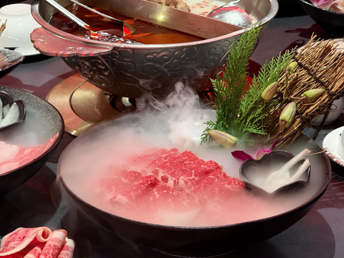 【岩漿火鍋 桃園中正店】桃園必吃火鍋推薦,鍋底鴨血豆腐無限續加!5大獨門湯底,獨家漢方藥材熬製 - 第33張圖 【岩漿火鍋 桃園中正店】桃園必吃火鍋推薦,鍋底鴨血豆腐無限續加!5大獨門湯底,獨家漢方藥材熬製