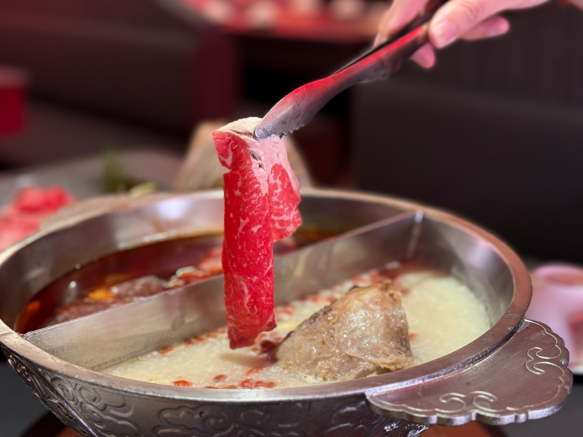 【岩漿火鍋 桃園中正店】桃園必吃火鍋推薦,鍋底鴨血豆腐無限續加!5大獨門湯底,獨家漢方藥材熬製 - 第35張圖 【岩漿火鍋 桃園中正店】桃園必吃火鍋推薦,鍋底鴨血豆腐無限續加!5大獨門湯底,獨家漢方藥材熬製