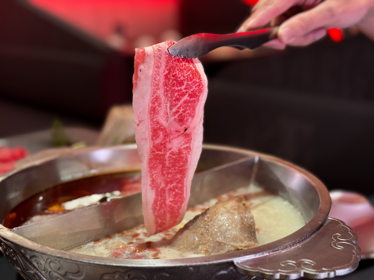 【岩漿火鍋 桃園中正店】桃園必吃火鍋推薦,鍋底鴨血豆腐無限續加!5大獨門湯底,獨家漢方藥材熬製 - 第39張圖 【岩漿火鍋 桃園中正店】桃園必吃火鍋推薦,鍋底鴨血豆腐無限續加!5大獨門湯底,獨家漢方藥材熬製