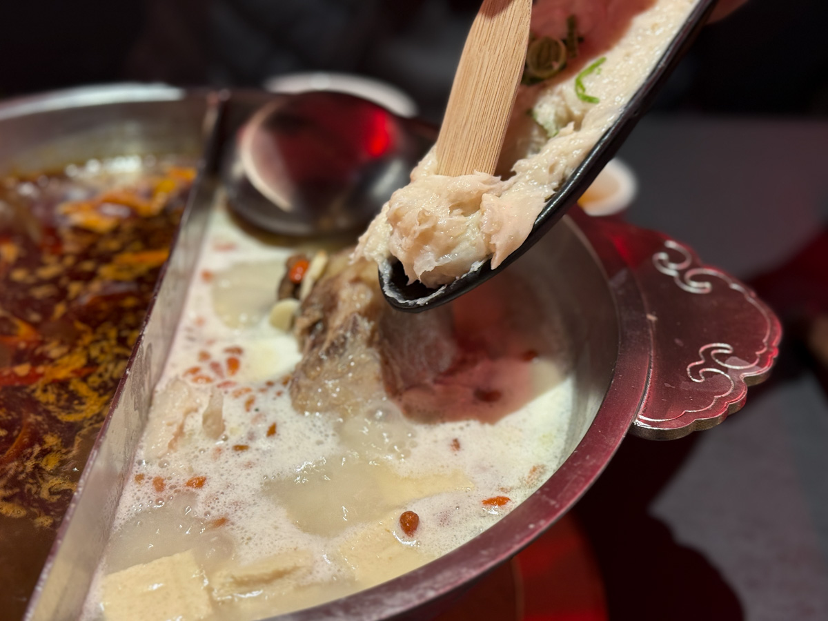 【岩漿火鍋 桃園中正店】桃園必吃火鍋推薦,鍋底鴨血豆腐無限續加!5大獨門湯底,獨家漢方藥材熬製 - 第49張圖 【岩漿火鍋 桃園中正店】桃園必吃火鍋推薦,鍋底鴨血豆腐無限續加!5大獨門湯底,獨家漢方藥材熬製