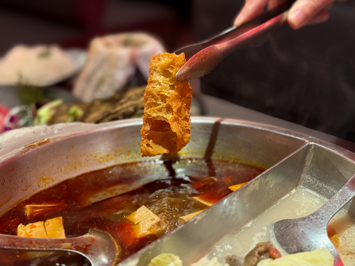 【岩漿火鍋 桃園中正店】桃園必吃火鍋推薦,鍋底鴨血豆腐無限續加!5大獨門湯底,獨家漢方藥材熬製 - 第50張圖 【岩漿火鍋 桃園中正店】桃園必吃火鍋推薦,鍋底鴨血豆腐無限續加!5大獨門湯底,獨家漢方藥材熬製