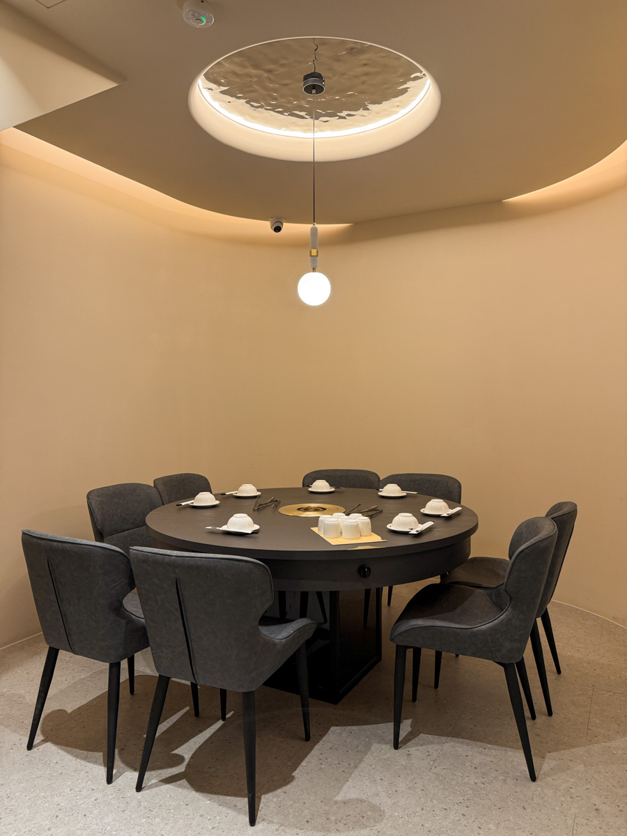 【岩漿火鍋 桃園中正店】桃園必吃火鍋推薦,鍋底鴨血豆腐無限續加!5大獨門湯底,獨家漢方藥材熬製 - 第11張圖 【岩漿火鍋 桃園中正店】桃園必吃火鍋推薦,鍋底鴨血豆腐無限續加!5大獨門湯底,獨家漢方藥材熬製