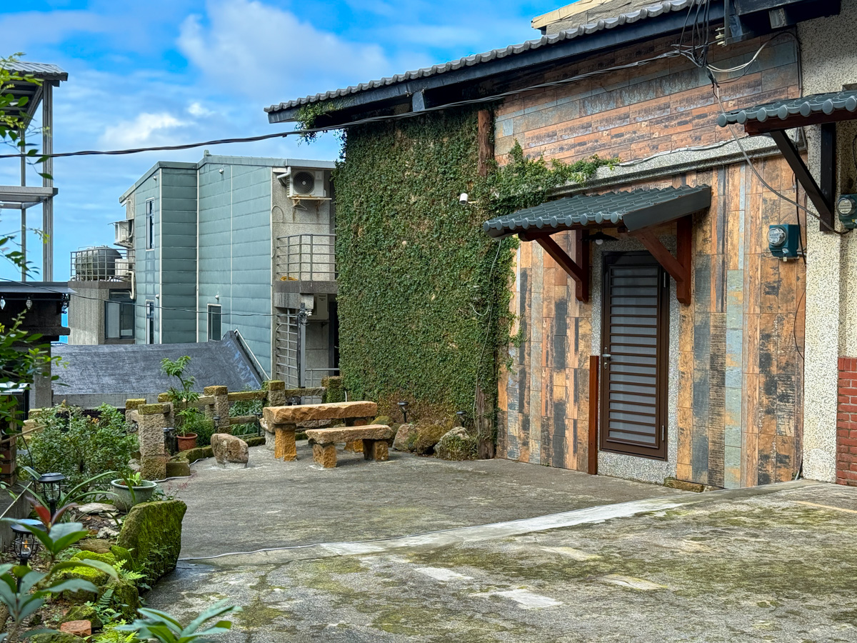 【隱山居-石屋館】九份特色包棟民宿推薦，絕美設計石砌建築2~6人包棟，獨家私人庭院、小閣樓渡假秘境！