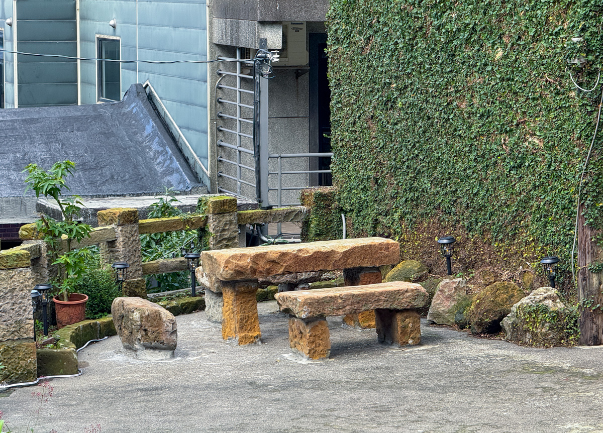 【隱山居-石屋館】九份特色包棟民宿推薦，絕美設計石砌建築2~6人包棟，獨家私人庭院、小閣樓渡假秘境！