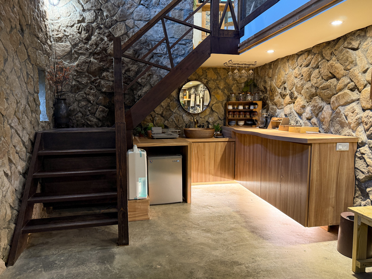 【隱山居-石屋館】九份特色包棟民宿推薦，絕美設計石砌建築2~6人包棟，獨家私人庭院、小閣樓渡假秘境！