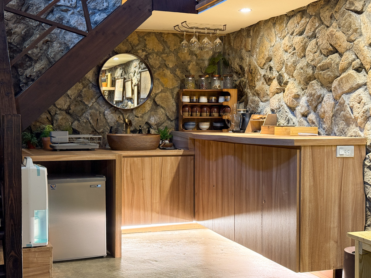 【隱山居-石屋館】九份特色包棟民宿推薦，絕美設計石砌建築2~6人包棟，獨家私人庭院、小閣樓渡假秘境！