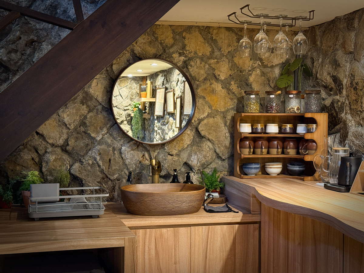 【隱山居-石屋館】九份特色包棟民宿推薦，絕美設計石砌建築2~6人包棟，獨家私人庭院、小閣樓渡假秘境！