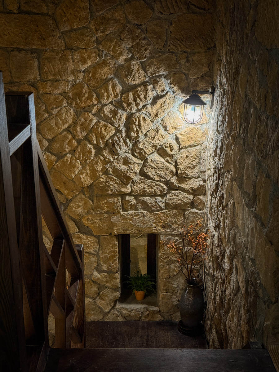 【隱山居-石屋館】九份特色包棟民宿推薦，絕美設計石砌建築2~6人包棟，獨家私人庭院、小閣樓渡假秘境！