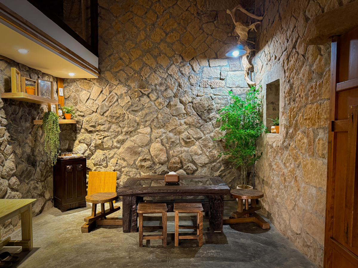 【隱山居-石屋館】九份特色包棟民宿推薦，絕美設計石砌建築2~6人包棟，獨家私人庭院、小閣樓渡假秘境！