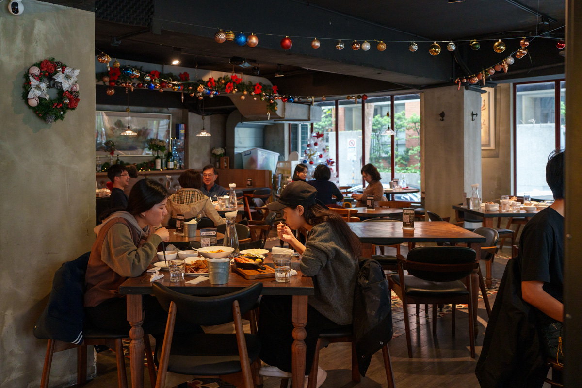 【好米亞】忠孝敦化餐酒館推薦,特色必點5大濃白砂鍋雞湯!大啖職人手作料理,最適合聚會的工業風網美餐廳! - 第2張圖 【好米亞】忠孝敦化餐酒館推薦,特色必點5大濃白砂鍋雞湯!大啖職人手作料理,最適合聚會的工業風網美餐廳!