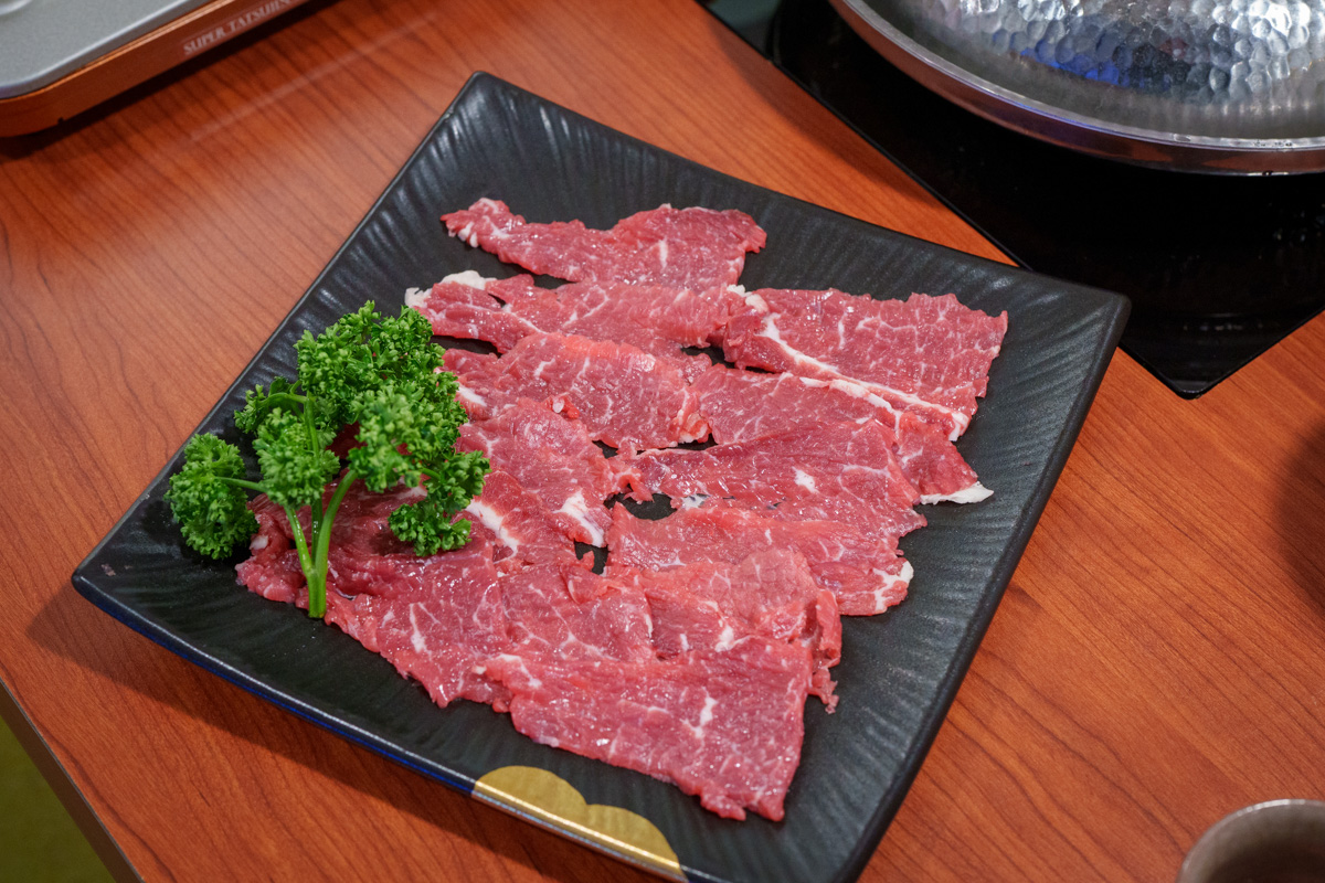 【如嫦】台北中山國中站火鍋美食推薦，980元起大啖最多蛤蠣的火鍋店！一鍋兩吃港式雞煲，被港式料理耽誤的火鍋！